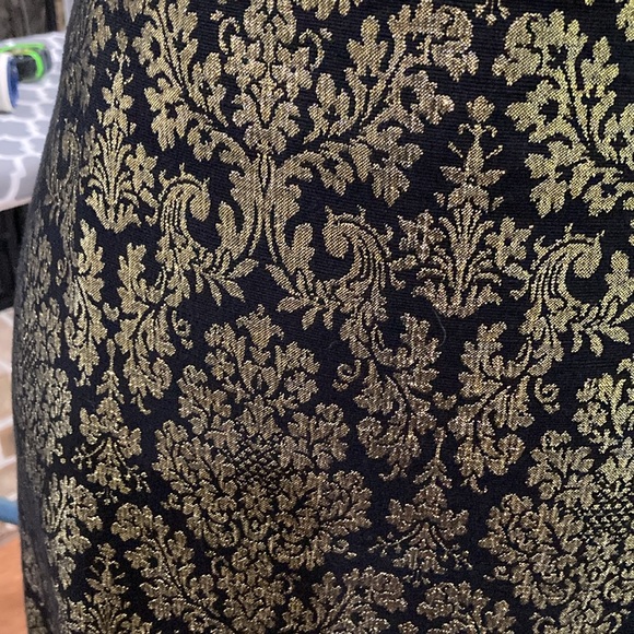 Gorgeous Black & Gold - Picture 2 of 15